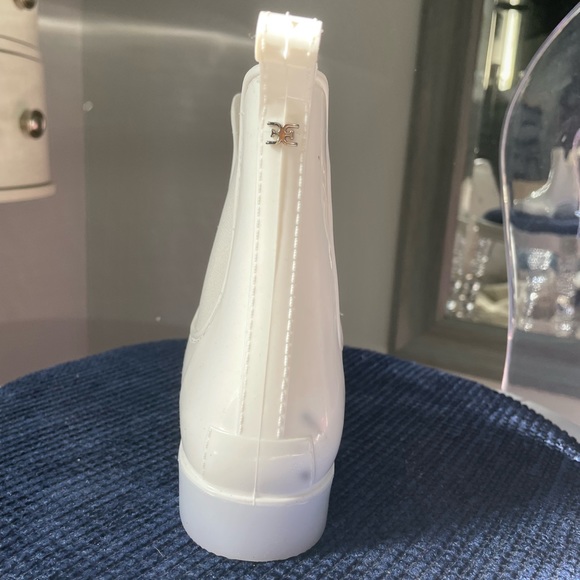 White boots - Picture 6 of 7